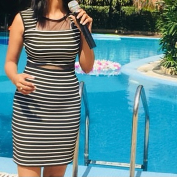 One pce - Picture 1 of 1